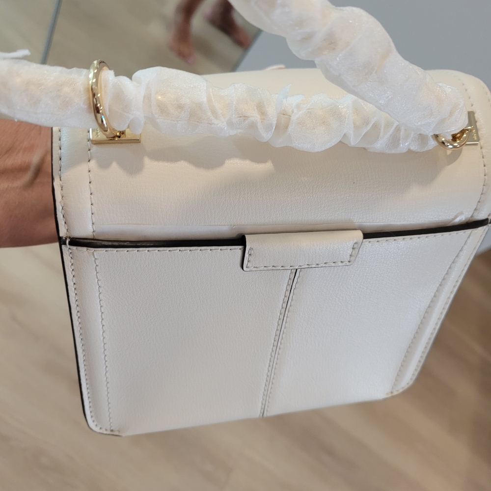 Michael Kors Cream Crossbody Bag with Gold Hardware - Picture 3 of 6